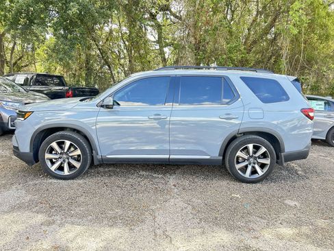 Used 2023 Honda Pilot Touring image 4