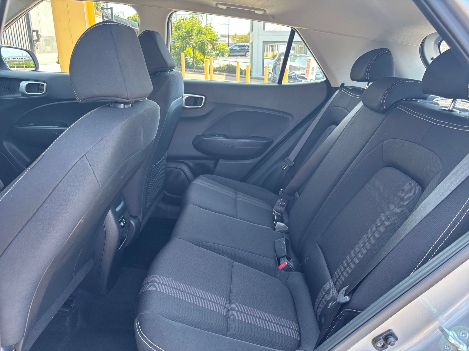 Used 2025 Hyundai Venue SEL FWD image 24