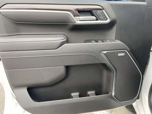 Used 2025 Chevrolet Silverado 1500 LTZ AWD/4WD image 17