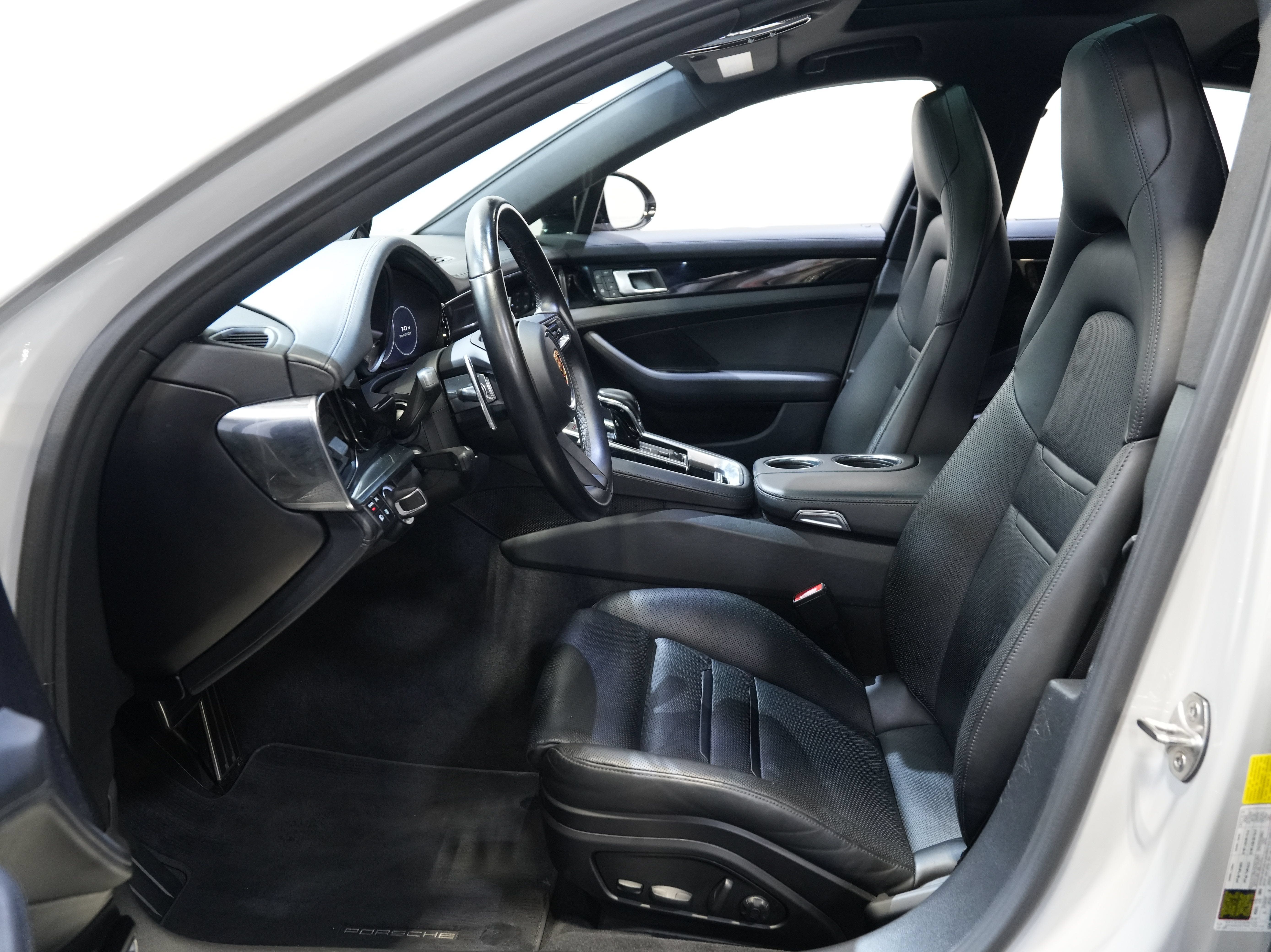 Used 2022 Porsche Panamera 4S w/ Premium Package AWD/4WD image 32