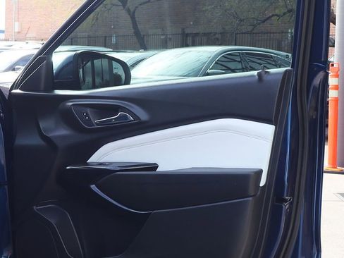 Used 2024 Chevrolet Trax LT w/ Driver Confidence Package image 33