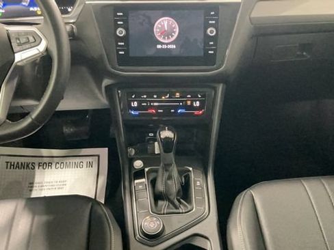 Certified 2024 Volkswagen Tiguan SE w/ Panoramic Sunroof Package AWD/4WD image 19