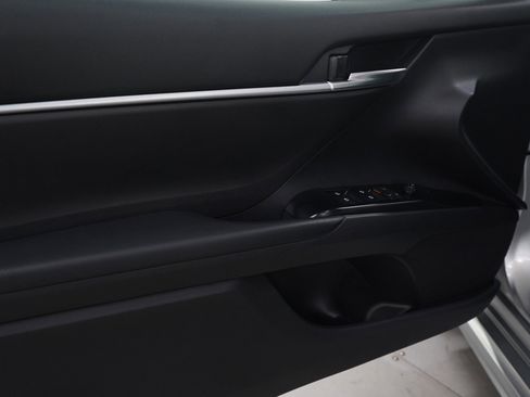 Used 2018 Toyota Camry SE image 22