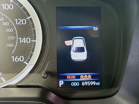 Used 2022 Toyota Corolla LE image 18