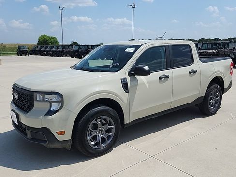 Used 2025 Ford Maverick XLT w/ Equipment Group 302A AWD/4WD image 1