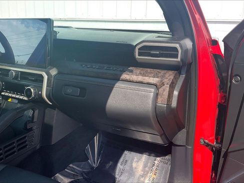 Used 2025 Toyota Tacoma Limited image 21