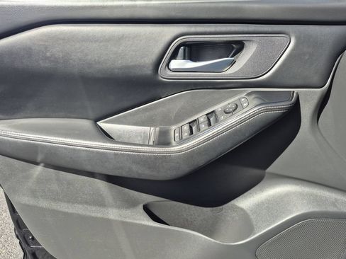 Used 2025 Nissan Rogue SV AWD/4WD image 7