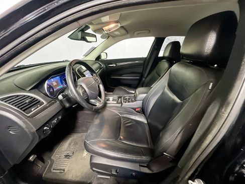 Used 2017 Chrysler 300 Limited image 14