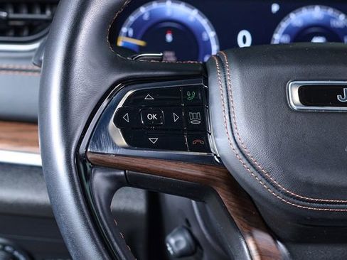 Used 2022 Jeep Grand Cherokee Summit w/ Luxury Tech Group V image 10