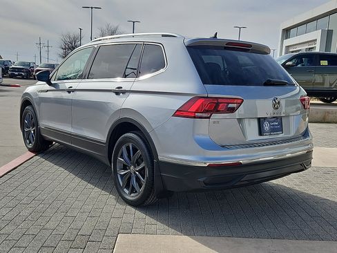 Certified 2022 Volkswagen Tiguan SE w/ Panoramic Sunroof Package image 2