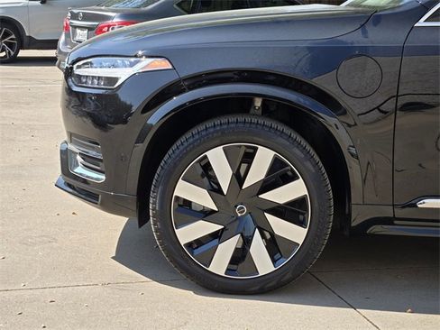 Certified 2025 Volvo XC90 T8 Plus w/ Protection Package Premier image 12