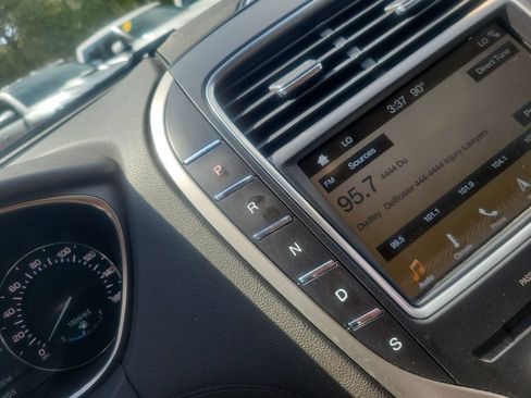 Used 2016 Lincoln MKX Reserve w/ Technology Package FWD image 29