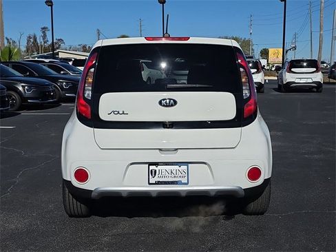 Used 2017 Kia Soul + image 5