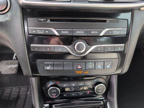 Used 2018 INFINITI QX30 Premium w/ Technology Package image 13