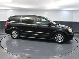 Used 2013 Chrysler Town & Country Touring video 3