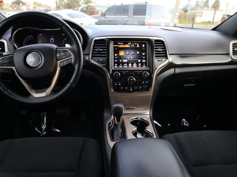 Used 2017 Jeep Grand Cherokee Laredo w/ Quick Order Package 23E AWD/4WD image 19