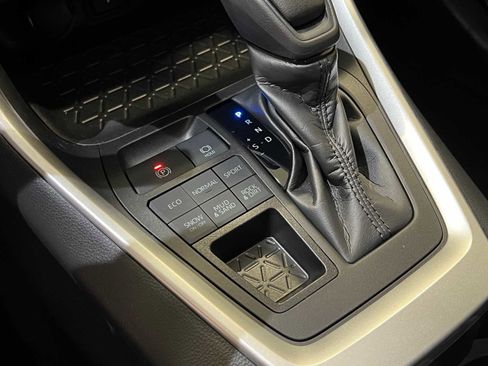 Certified 2022 Toyota RAV4 XLE image 24