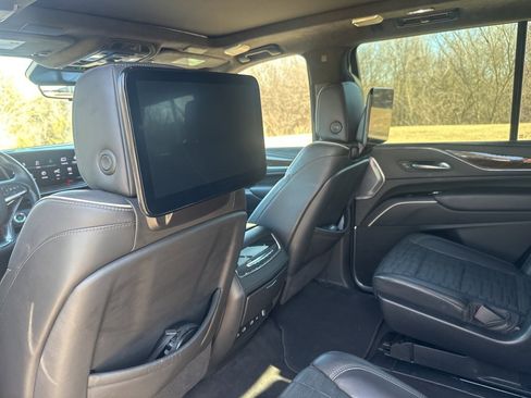 Certified 2023 Cadillac Escalade Sport Platinum image 39