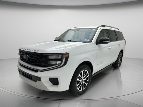 Used 2025 Ford Expedition Platinum AWD/4WD image 3