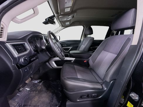 Used 2021 Nissan Titan SV w/ SV Convenience Package image 21