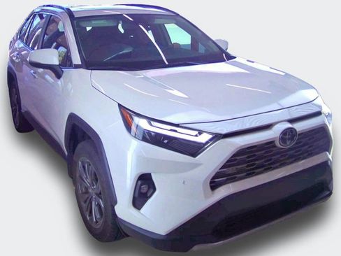 Used 2022 Toyota RAV4 Limited AWD/4WD image 2