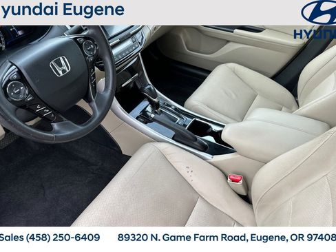 Used 2017 Honda Accord Touring image 11