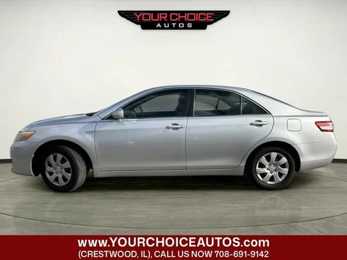 Used 2011 Toyota Camry LE FWD image 2