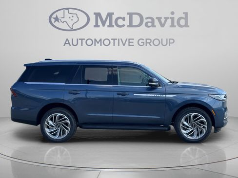 New 2027 Lincoln Navigator Premiere RWD image 8