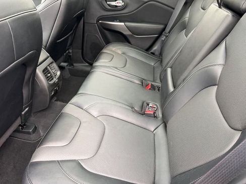 Used 2022 Jeep Cherokee Limited AWD/4WD image 11