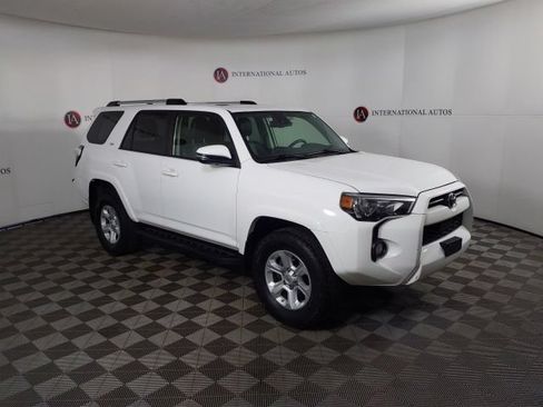Used 2020 Toyota 4Runner SR5 Premium w/ Moonroof Package AWD/4WD image 2