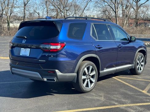 Certified 2023 Honda Pilot Touring image 3