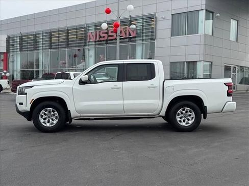 Certified 2024 Nissan Frontier SV image 6