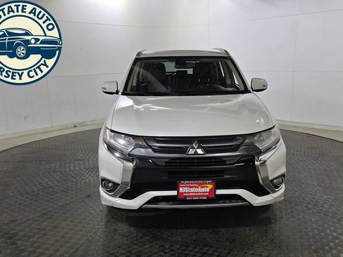 Used 2018 Mitsubishi Outlander SEL AWD/4WD image 2