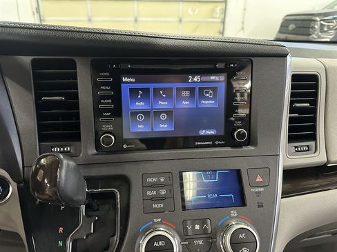 Used 2019 Toyota Sienna XLE FWD image 20