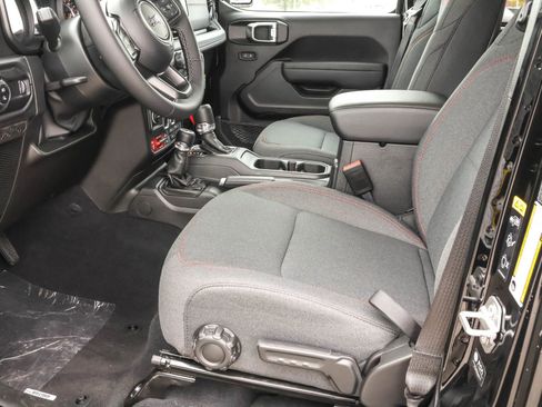 New 2025 Jeep Gladiator Rubicon w/ Convenience Group image 5