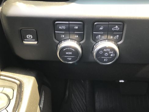 Certified 2024 GMC Sierra 1500 AT4 w/ AT4 Preferred Package AWD/4WD image 34