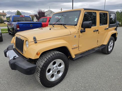 Used 2013 Jeep Wrangler Unlimited Sahara w/ Connectivity Group image 1