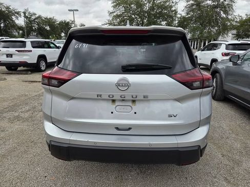 Used 2024 Nissan Rogue SV FWD image 5