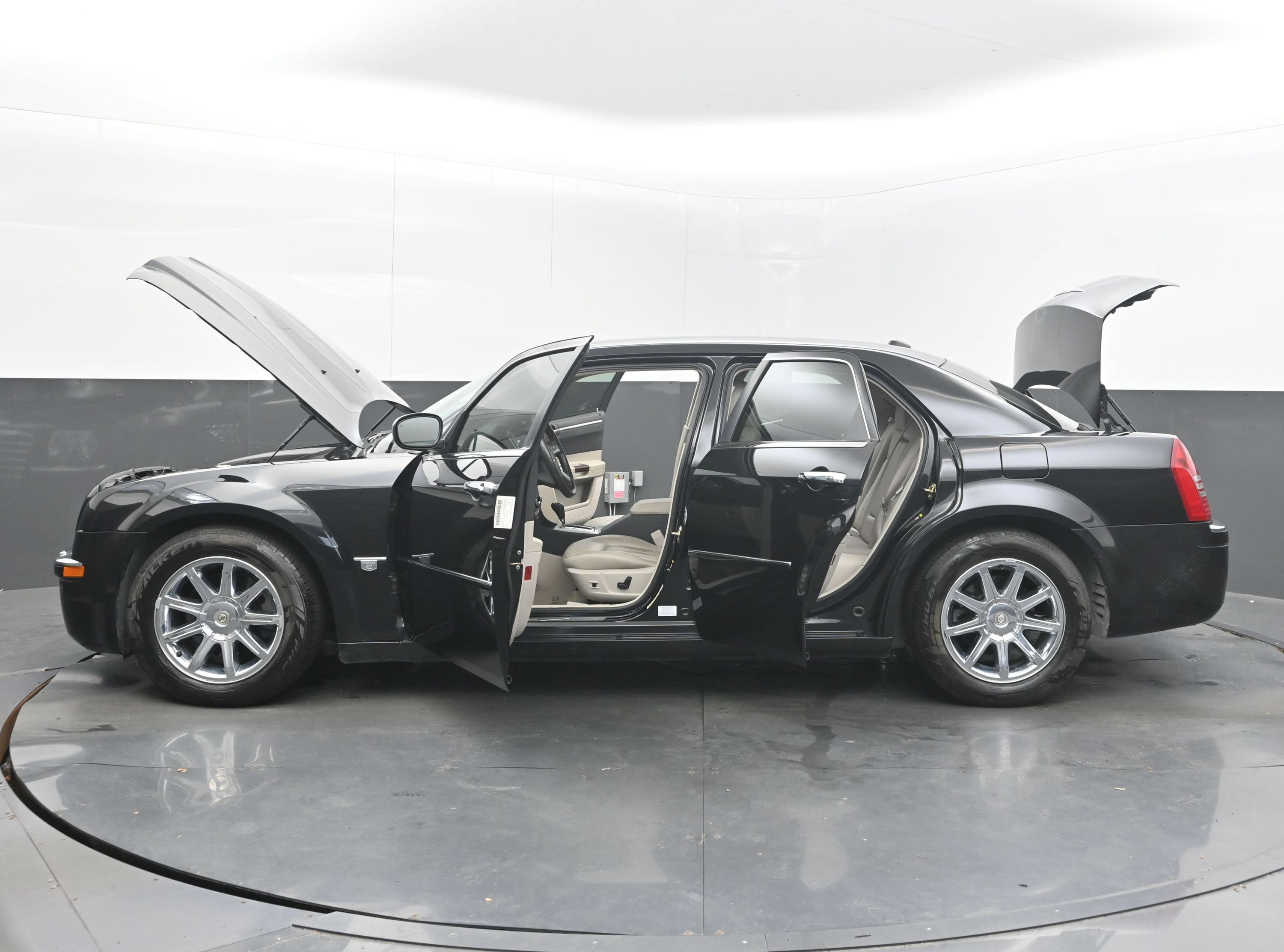 Used 2005 Chrysler 300 C w/ Navigation & Sound Group II RWD image 42
