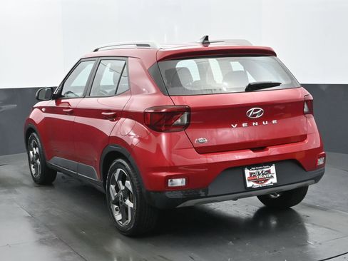 Used 2022 Hyundai Venue Limited image 4