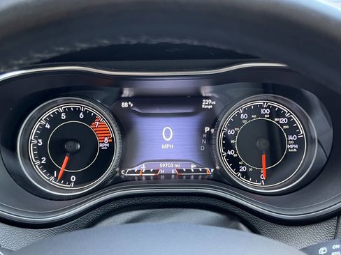 Used 2019 Jeep Cherokee Limited image 26