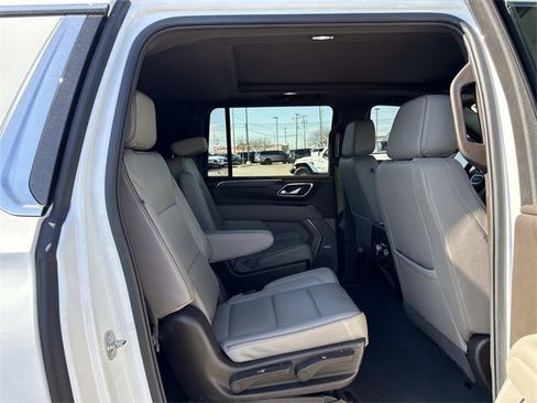 Used 2023 GMC Yukon XL SLT image 17