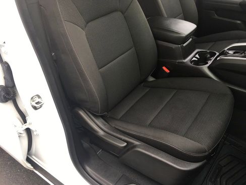 Used 2024 Chevrolet Colorado LT w/ LT Convenience Package image 11