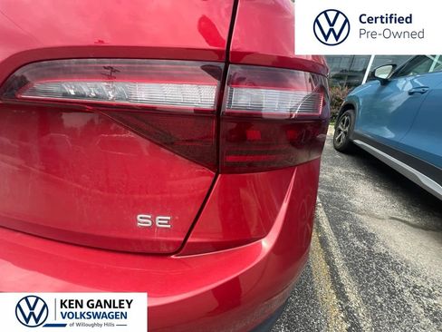 Used 2024 Volkswagen Jetta SE w/ Panoramic Sunroof Package FWD image 2