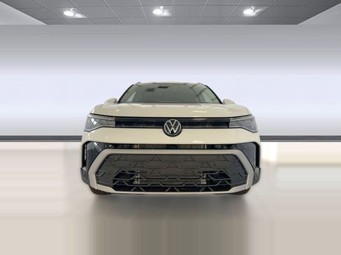 New 2026 Volkswagen Taos SE image 6