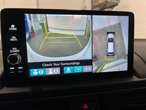 Used 2025 Honda Pilot TrailSport image 14