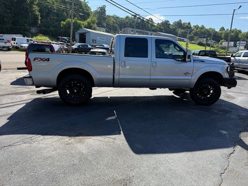 Used 2014 Ford F250 Lariat w/ Lariat Interior Package image 17