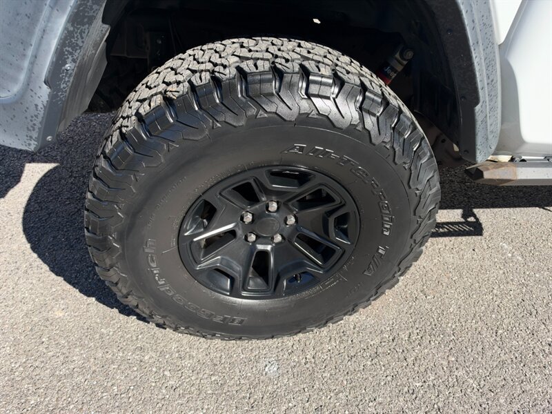 Used 2020 Jeep Gladiator Sport w/ Quick Order Package 24S AWD/4WD image 11