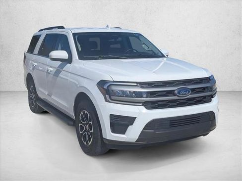 Used 2024 Ford Expedition XLT image 3