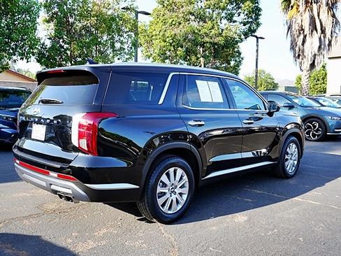 Certified 2025 Hyundai Palisade SEL FWD image 8